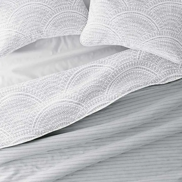 Gray Scalloped Reversible 3-pc. Queen Quilt Set