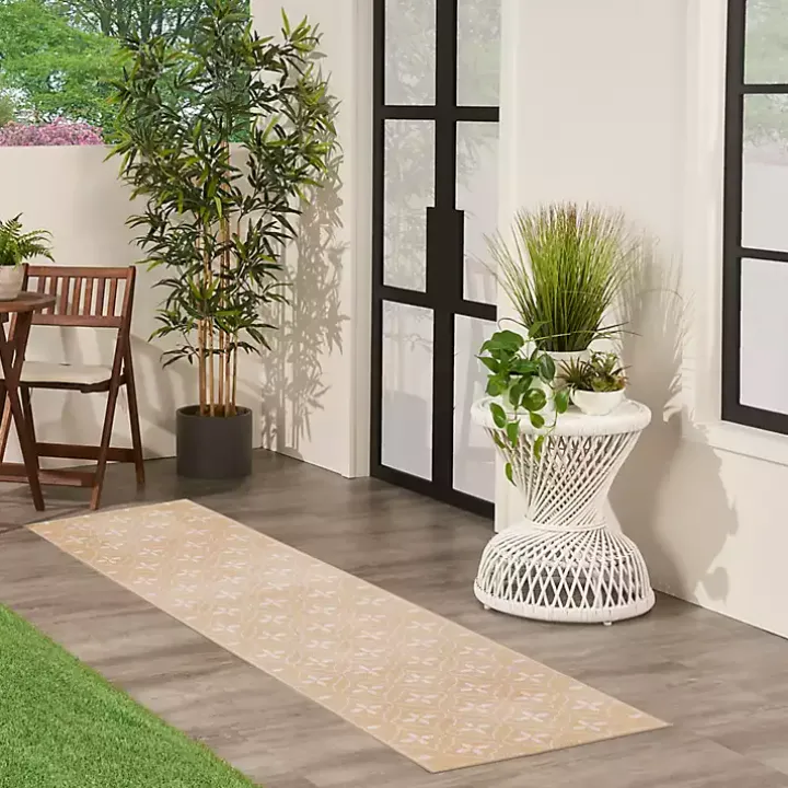 Beige & Ivory Quatrefoil Indoor/Outdoor Runner