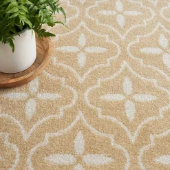 Beige & Ivory Quatrefoil Indoor/Outdoor Runner