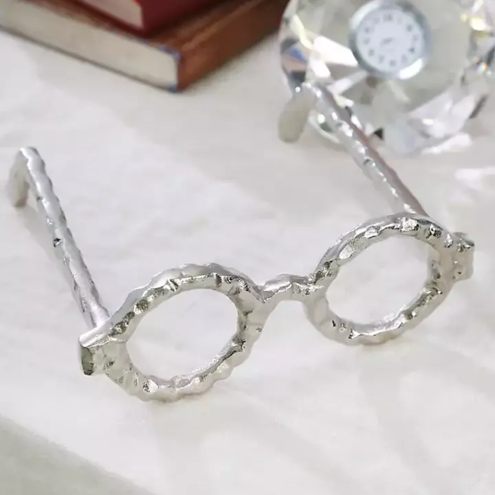 Silver Round Eye Glasses Sculpture